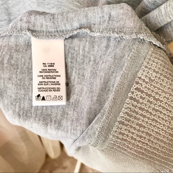 Saks OFF 5TH Grey Rayon top with sleeves - Picture 8 of 9